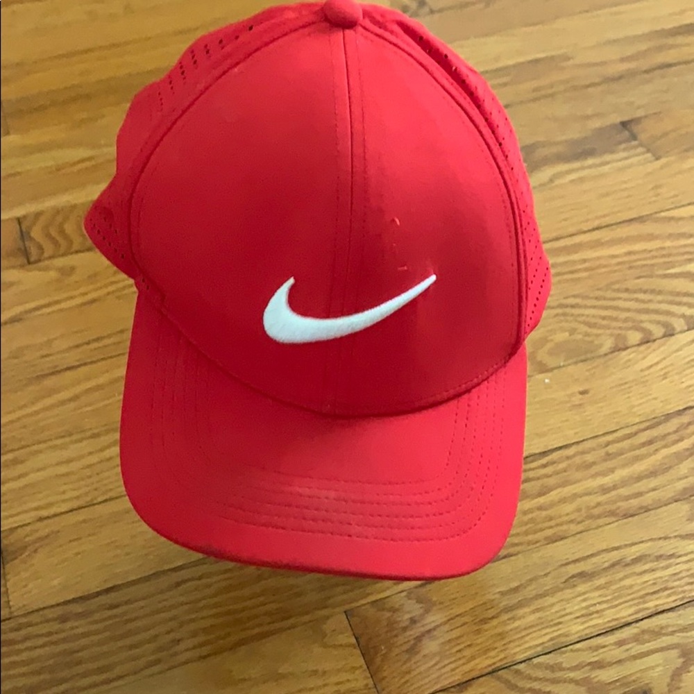 Nike- Golf Hat